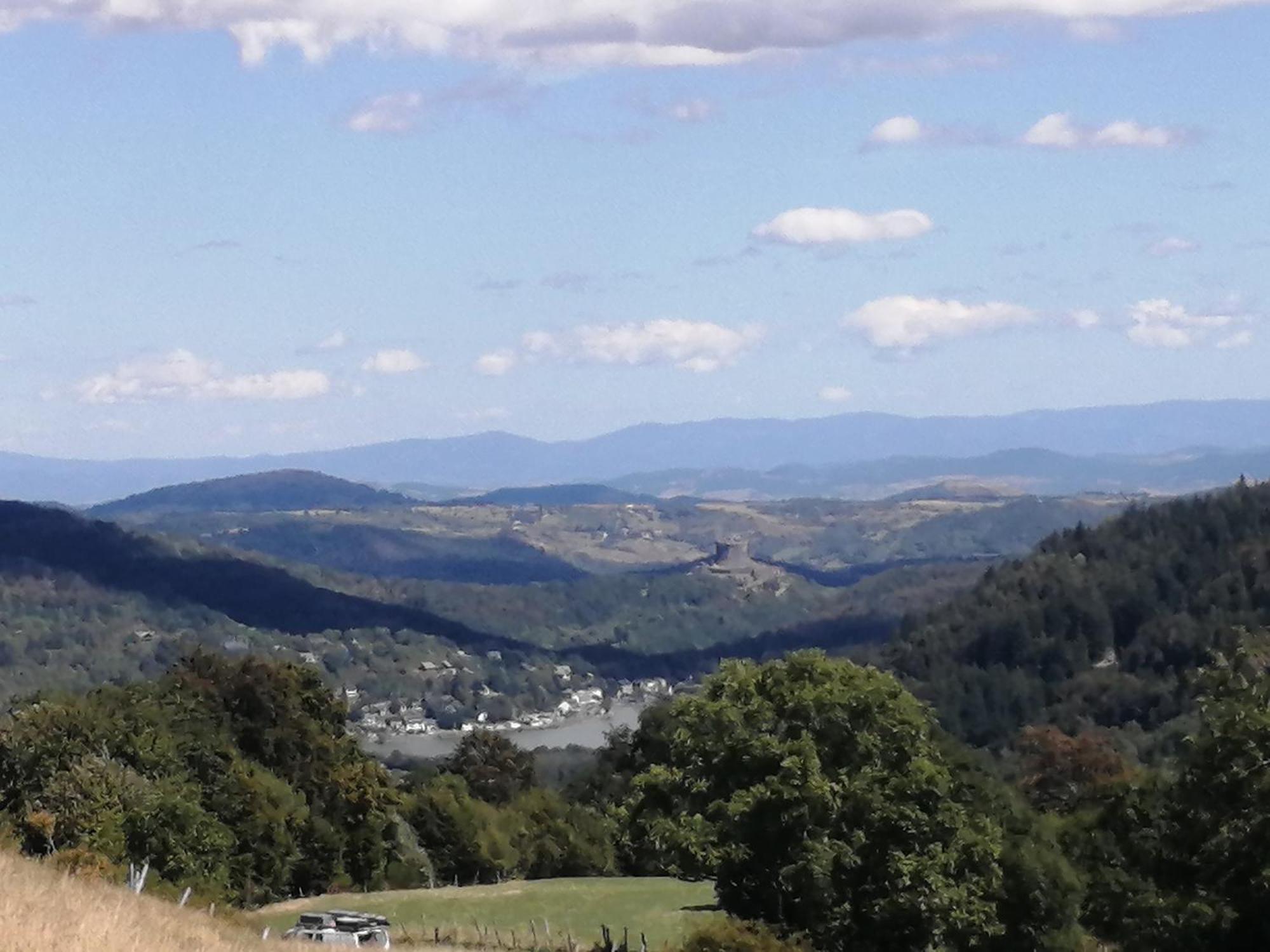 L'Auvergnate Chambon-sur-Lac Bagian luar foto