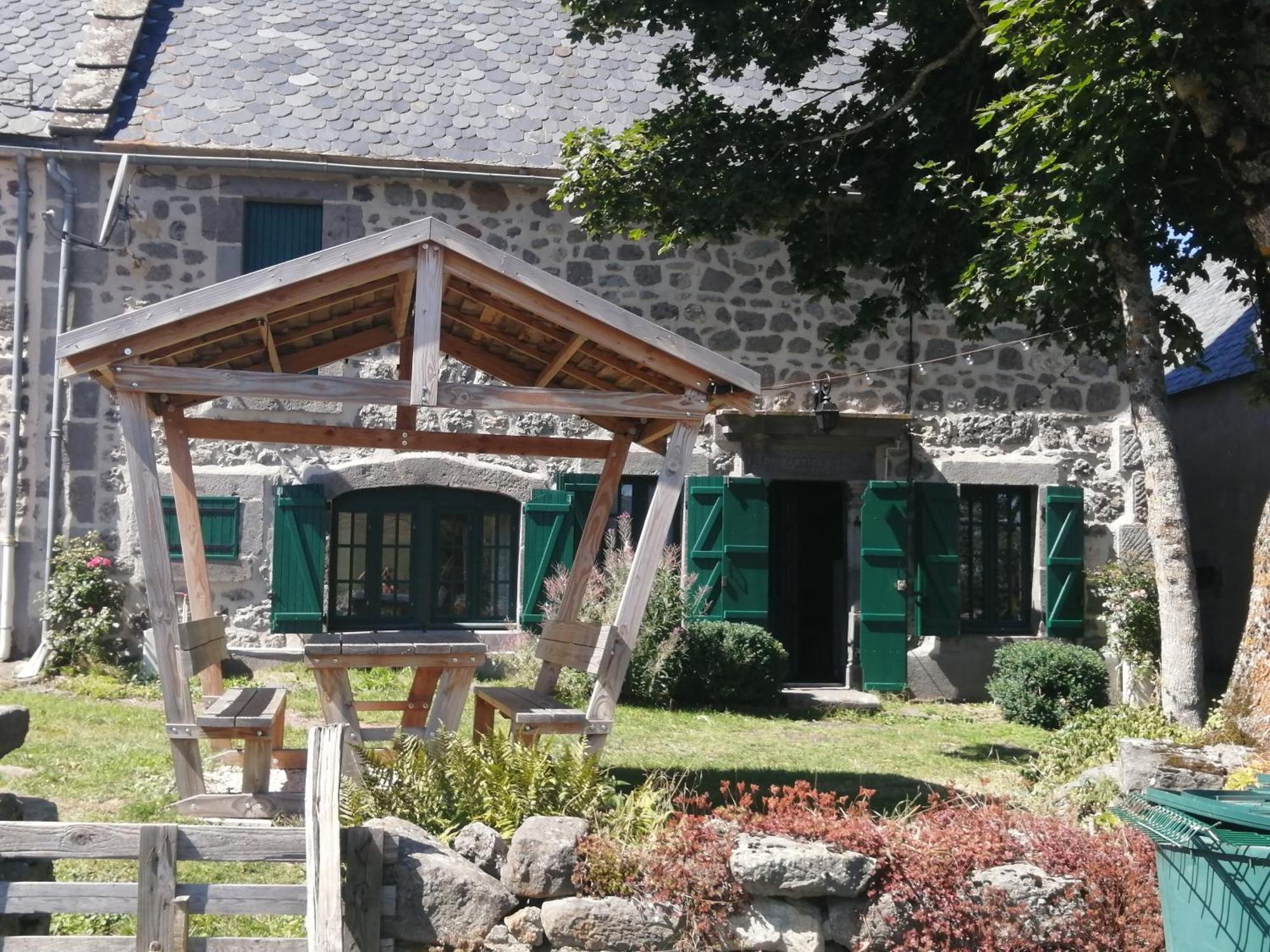 L'Auvergnate Chambon-sur-Lac Bagian luar foto