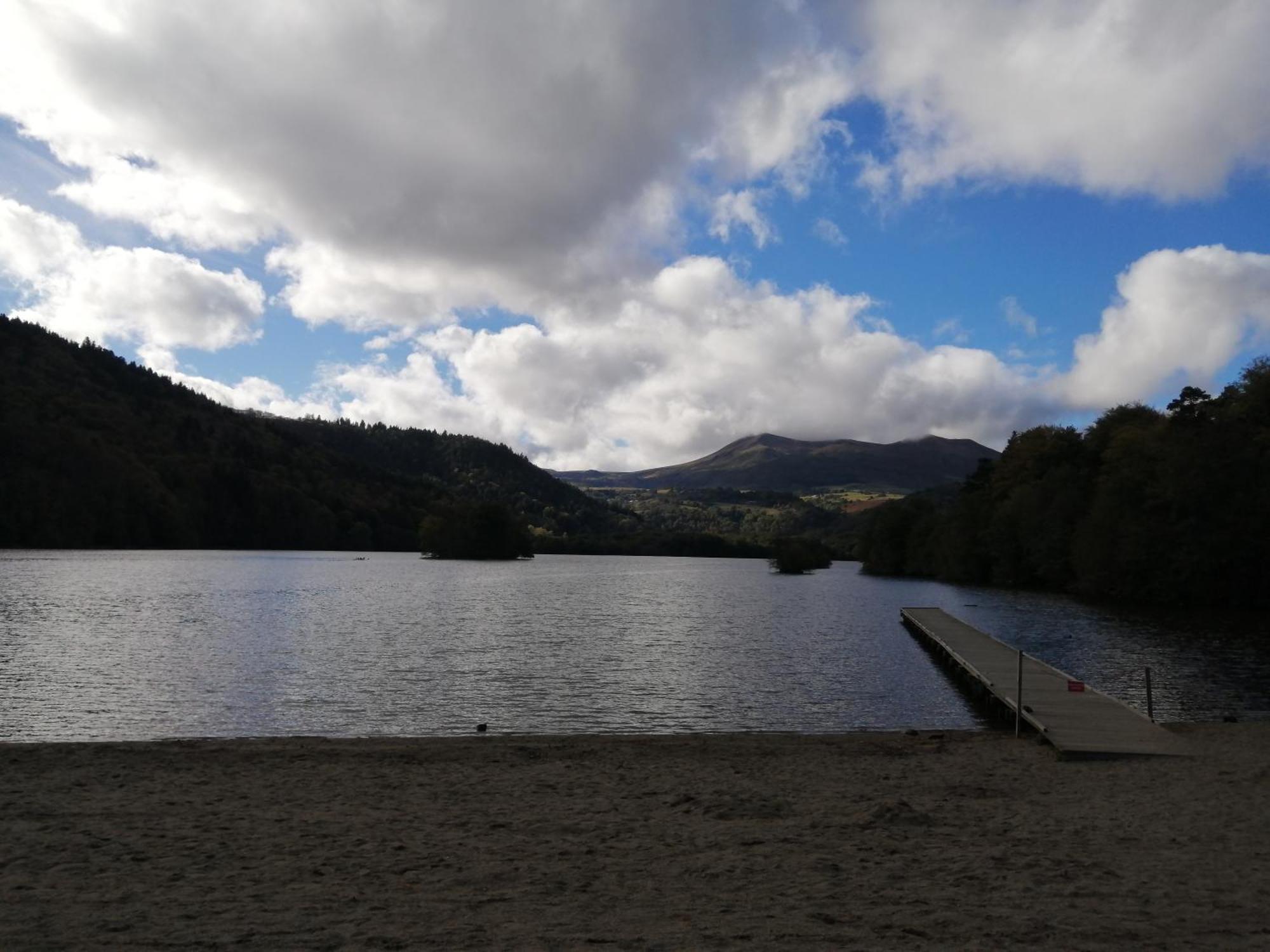 L'Auvergnate Chambon-sur-Lac Bagian luar foto
