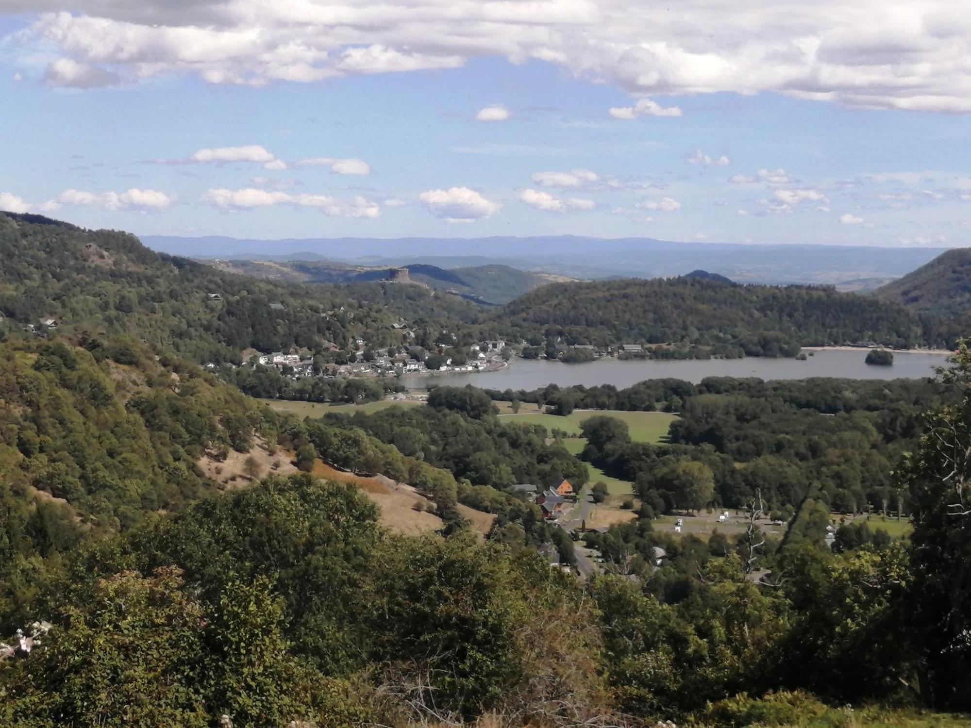 L'Auvergnate Chambon-sur-Lac Bagian luar foto