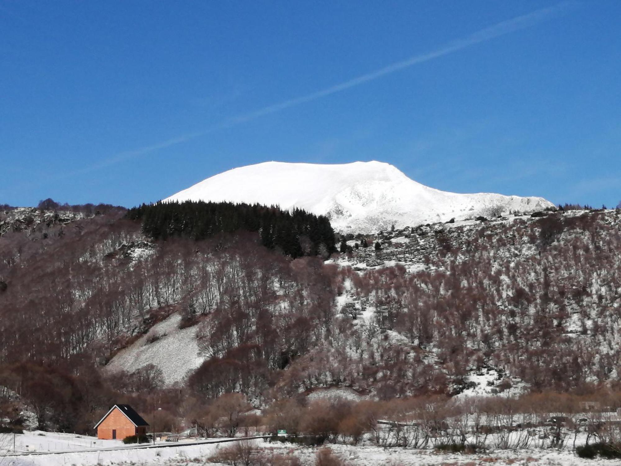 L'Auvergnate Chambon-sur-Lac Bagian luar foto