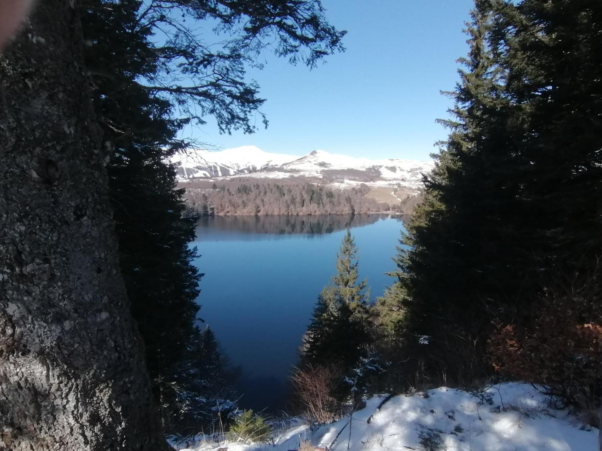 L'Auvergnate Chambon-sur-Lac Bagian luar foto